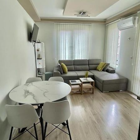 Breeze Apartment Burgas Bagian luar foto