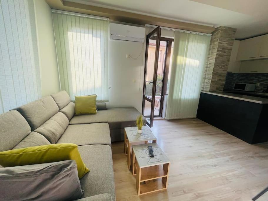 Breeze Apartment Burgas Bagian luar foto