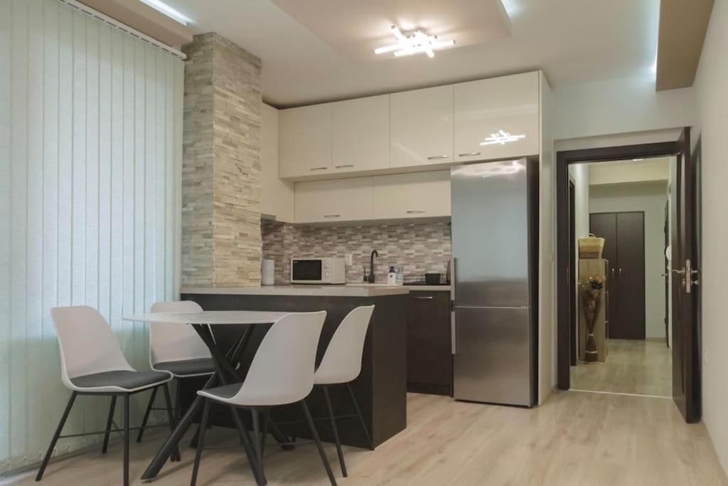 Breeze Apartment Burgas Bagian luar foto