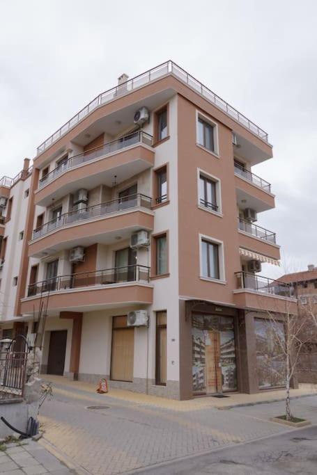Breeze Apartment Burgas Bagian luar foto