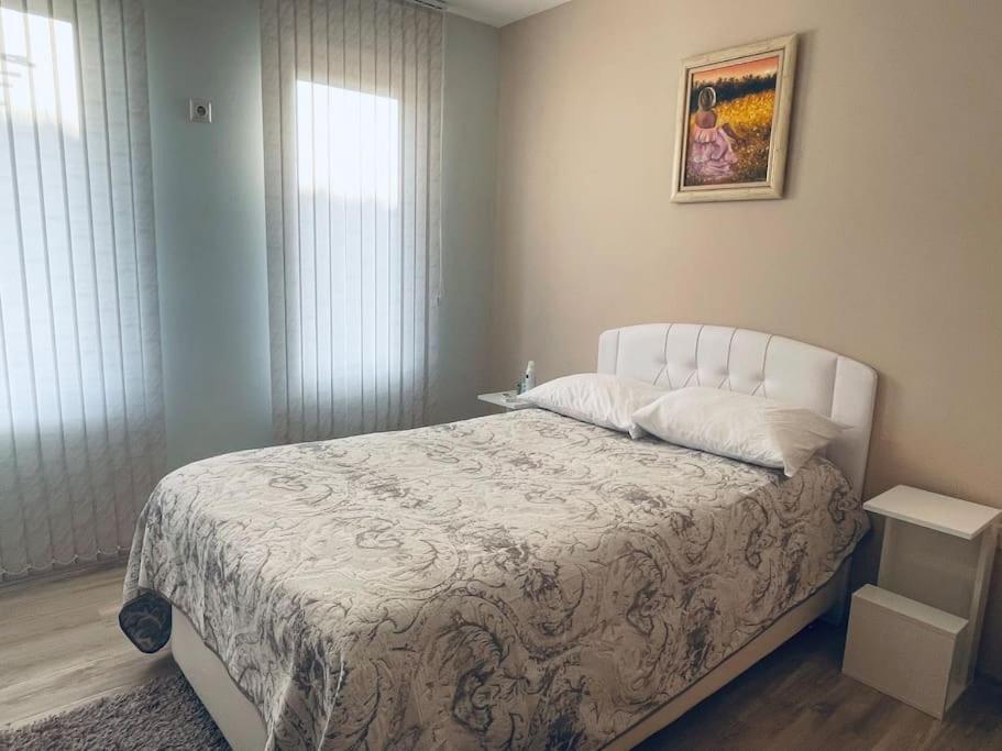 Breeze Apartment Burgas Bagian luar foto
